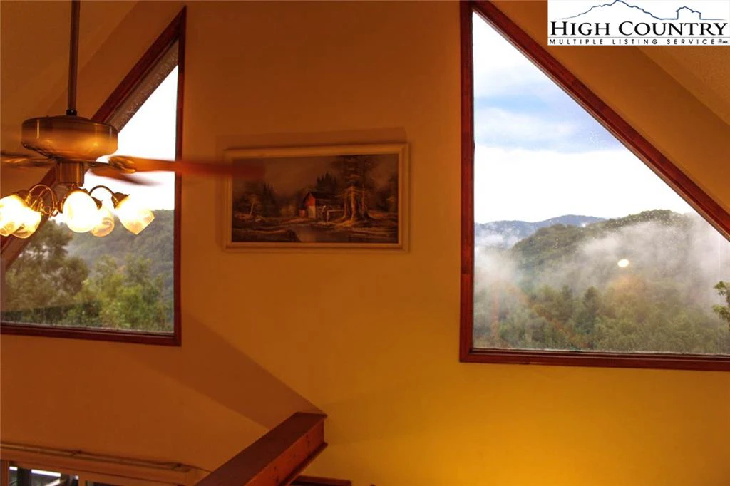Image number 4 for the current listing
