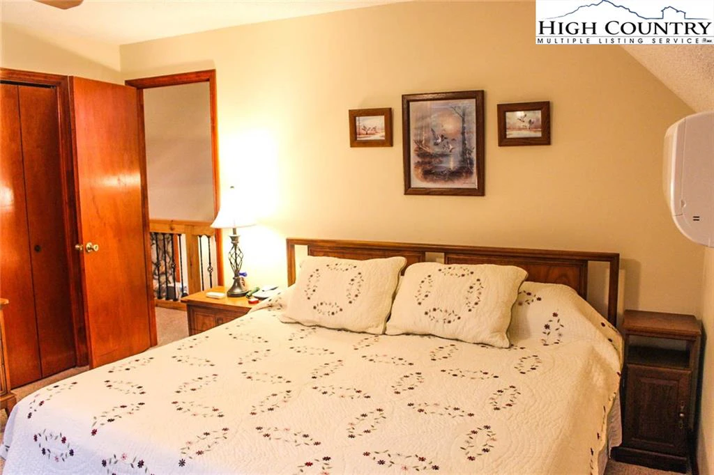 Image number 5 for the current listing