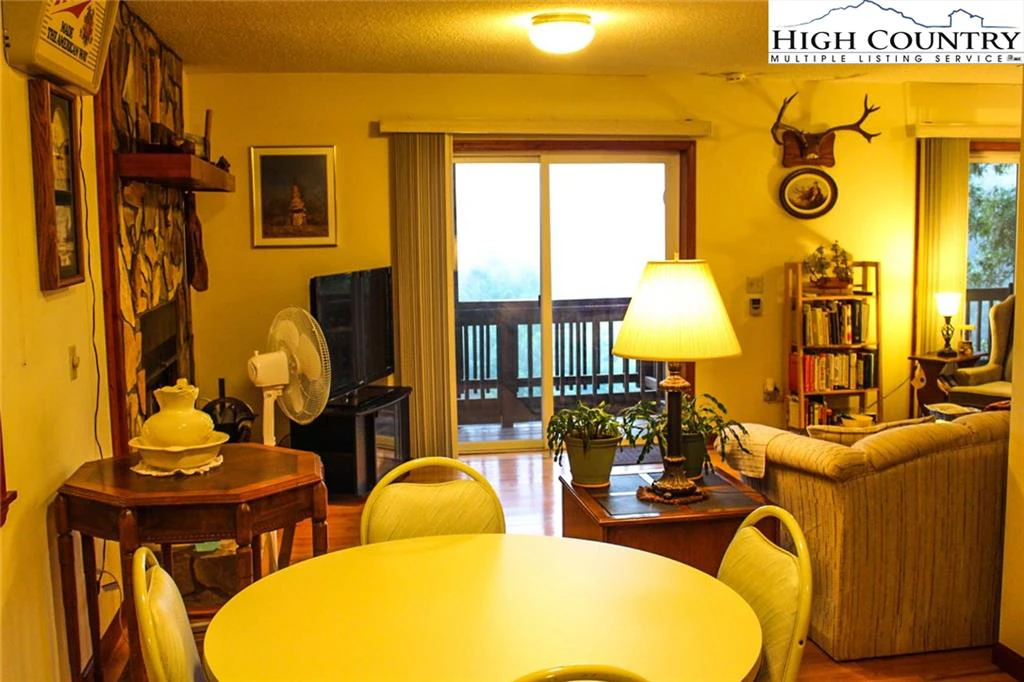 Image number 14 for the current listing
