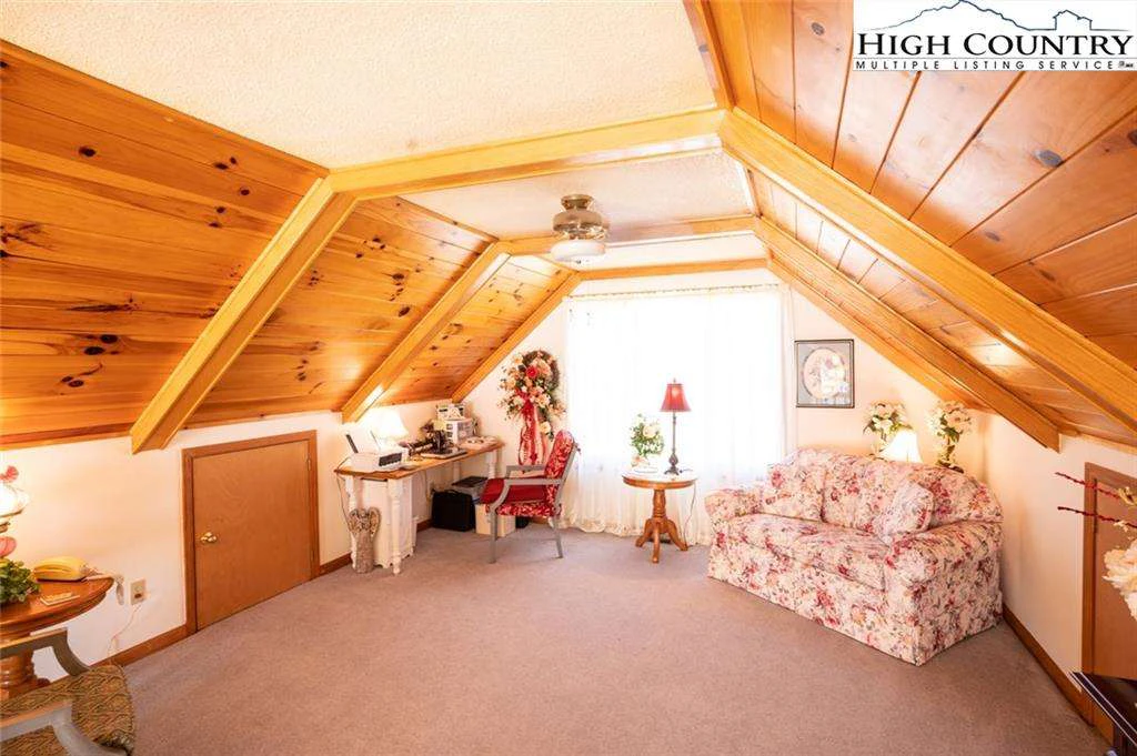 Image number 5 for the current listing