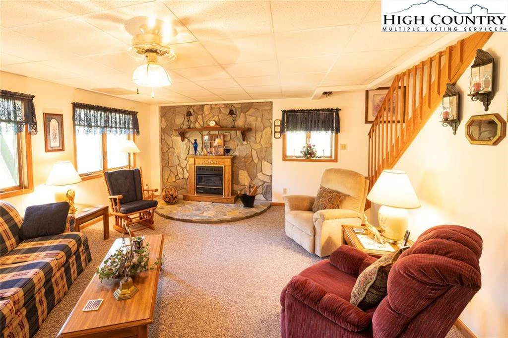 Image number 2 for the current listing