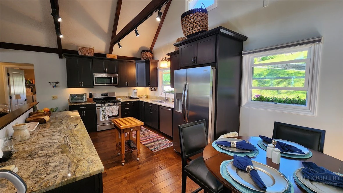 Image number 7 for the current listing