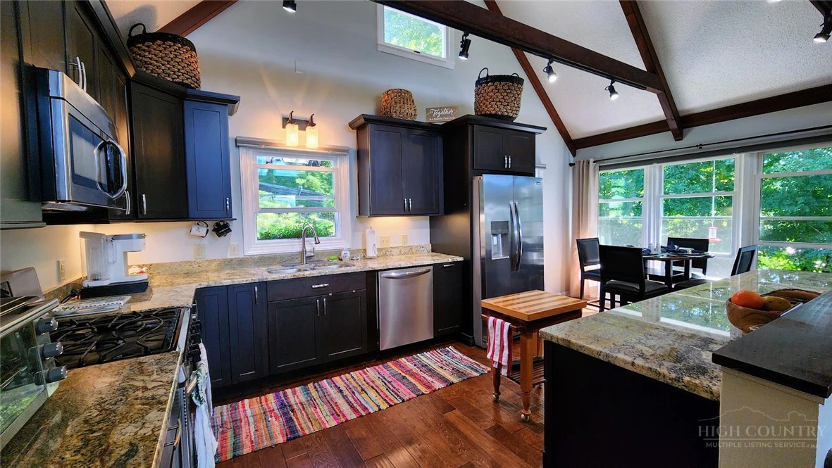 Image number 8 for the current listing