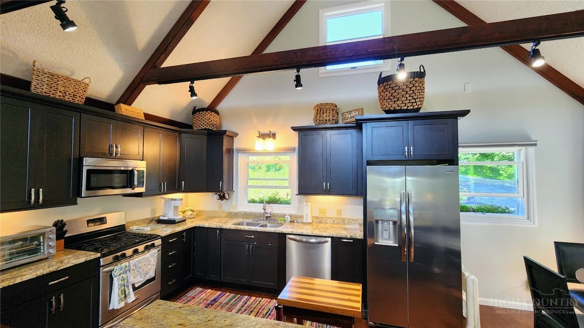 Image number 12 for the current listing