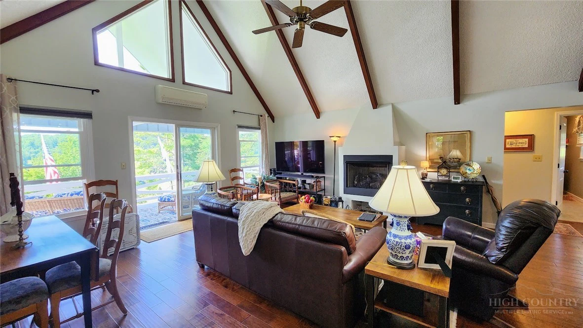 Image number 13 for the current listing