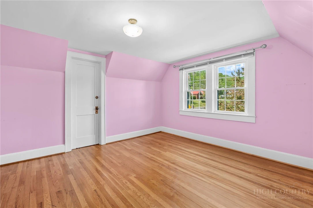 Image number 7 for the current listing