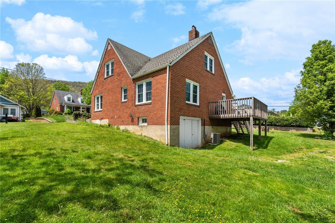 Image number 21 for the current listing