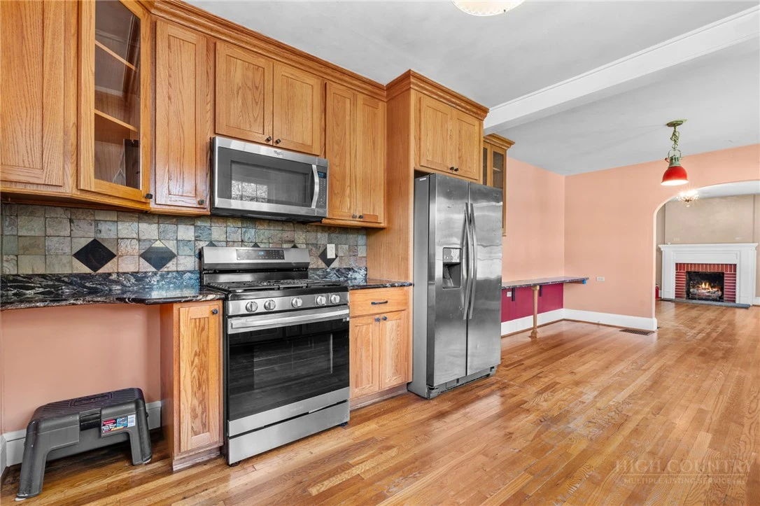 Image number 19 for the current listing