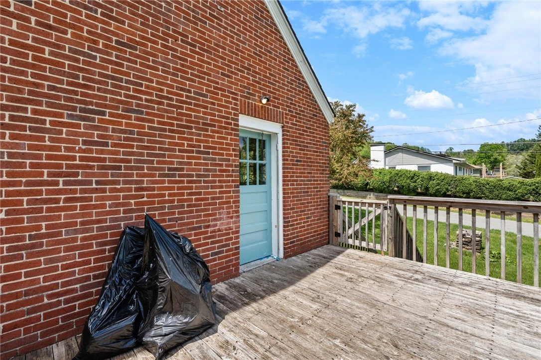 Image number 13 for the current listing