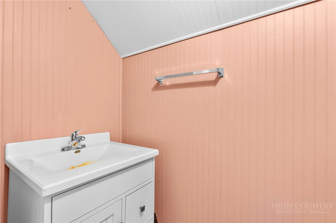 Image number 3 for the current listing