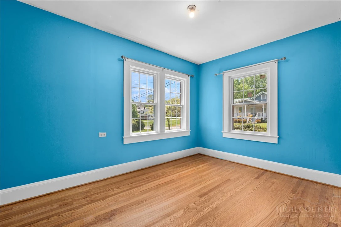 Image number 13 for the current listing