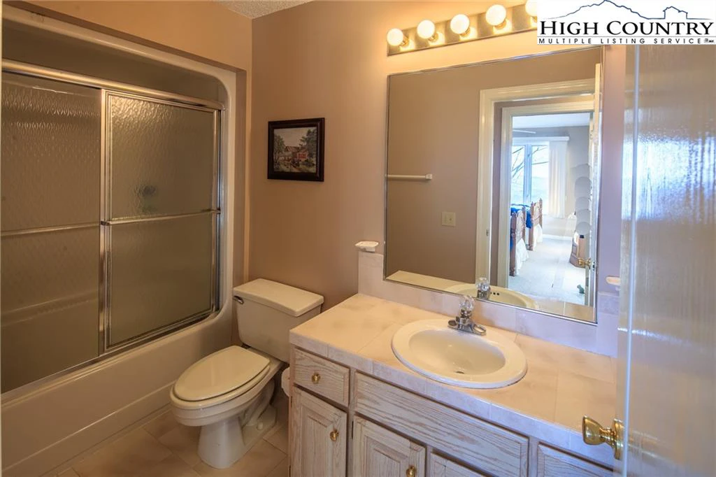 Image number 4 for the current listing