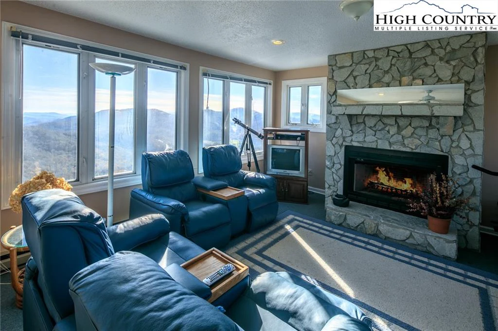 Image number 7 for the current listing