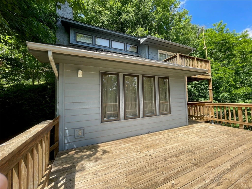 Image number 1 for the current listing