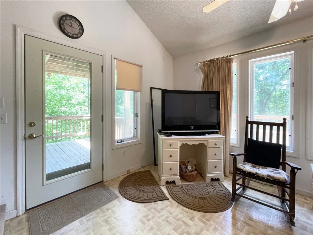Image number 9 for the current listing