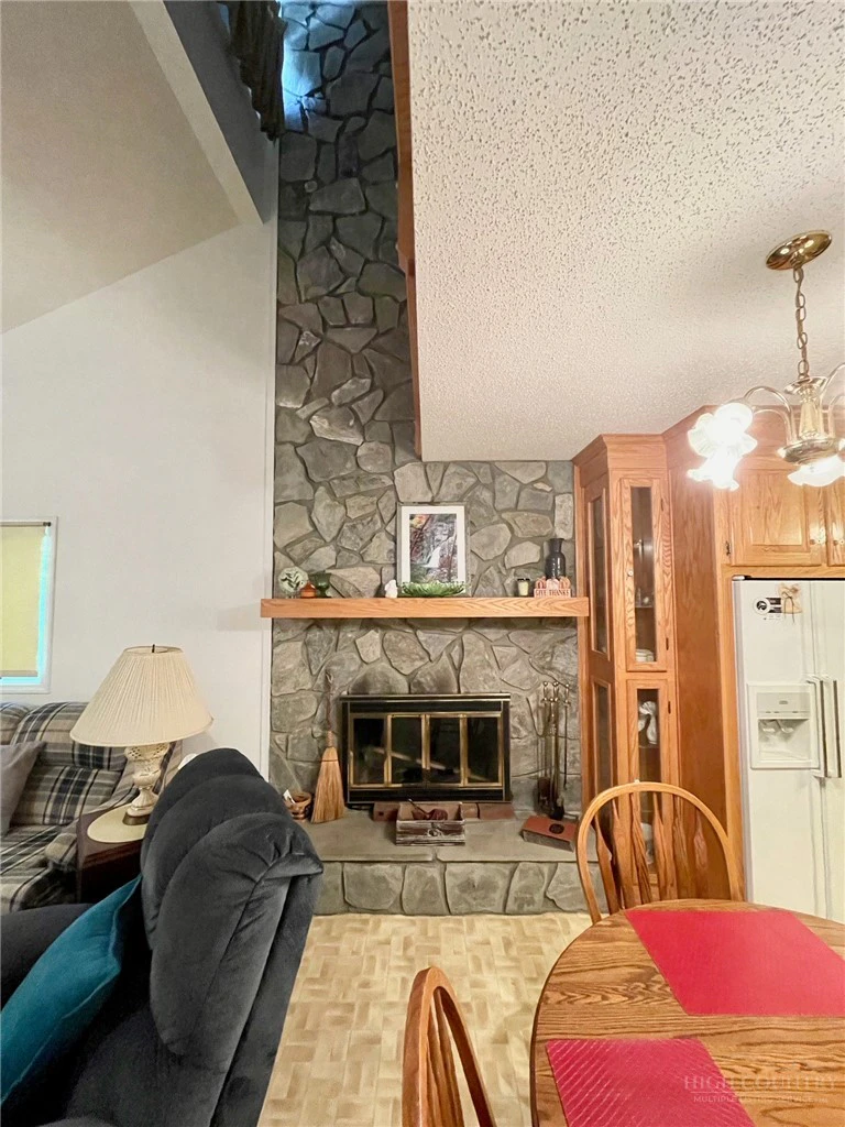 Image number 14 for the current listing