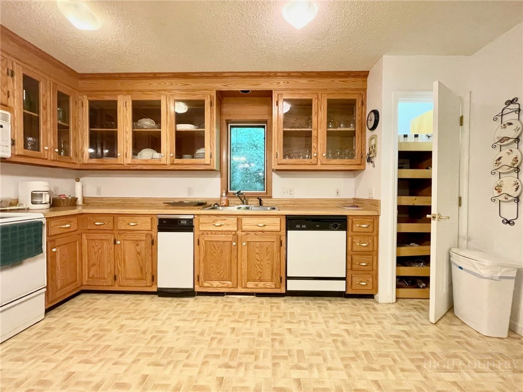 Image number 18 for the current listing