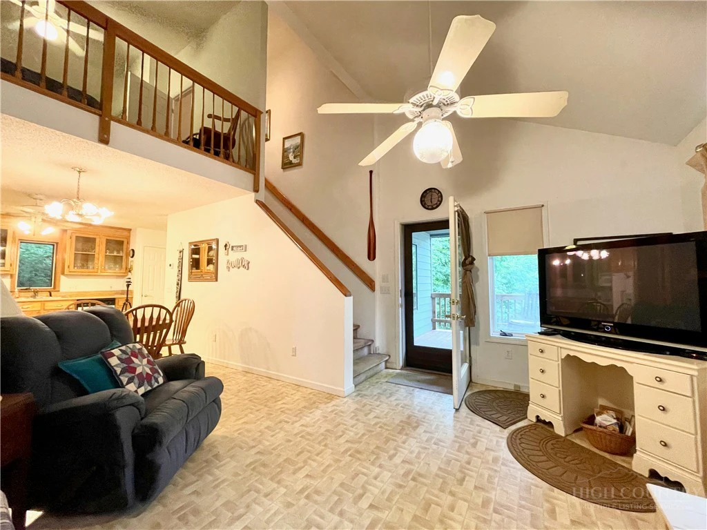 Image number 13 for the current listing