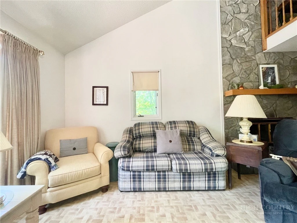 Image number 10 for the current listing
