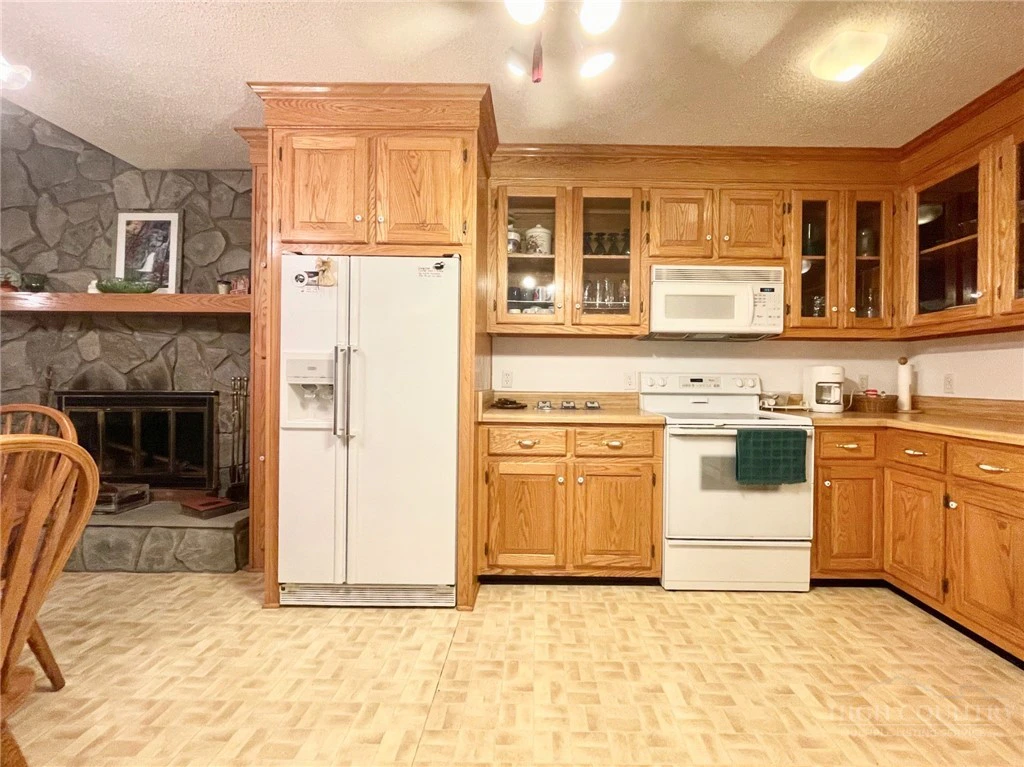 Image number 17 for the current listing
