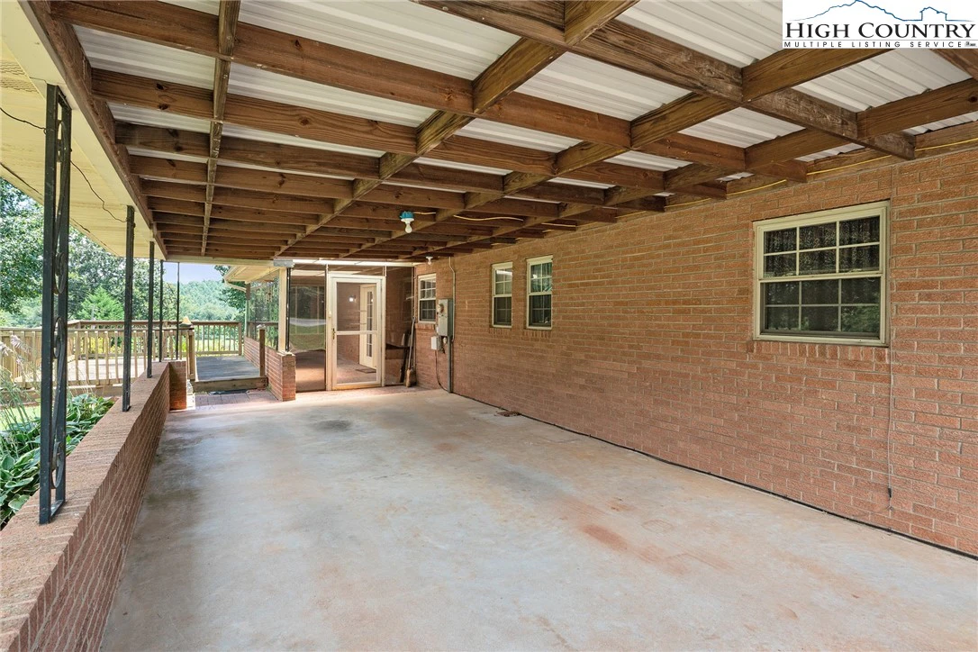 Image number 19 for the current listing