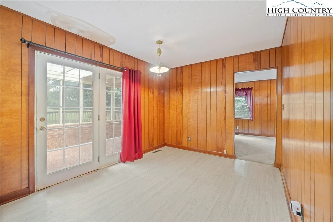Image number 4 for the current listing