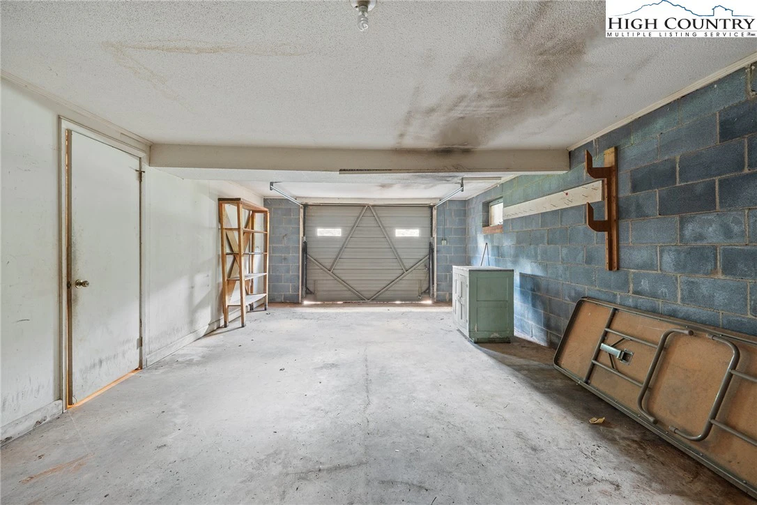 Image number 20 for the current listing