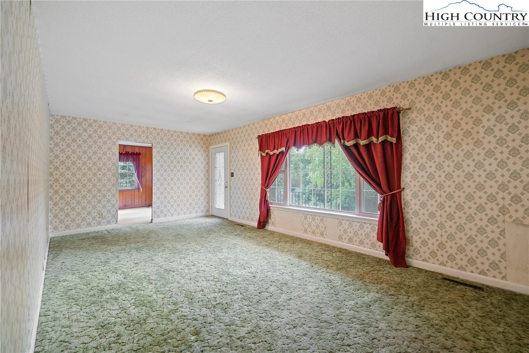 Image number 9 for the current listing