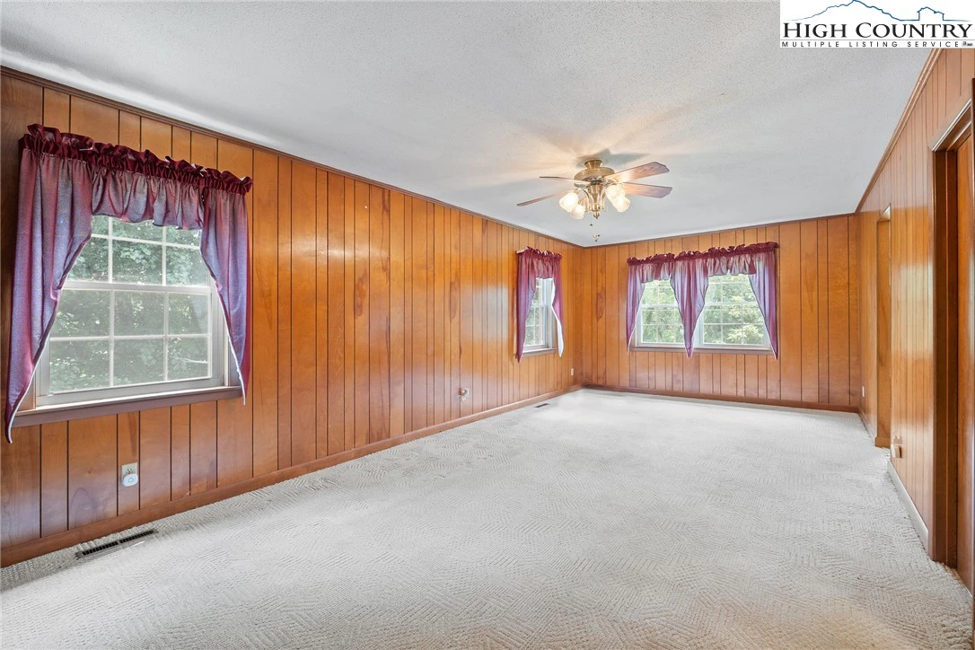Image number 3 for the current listing