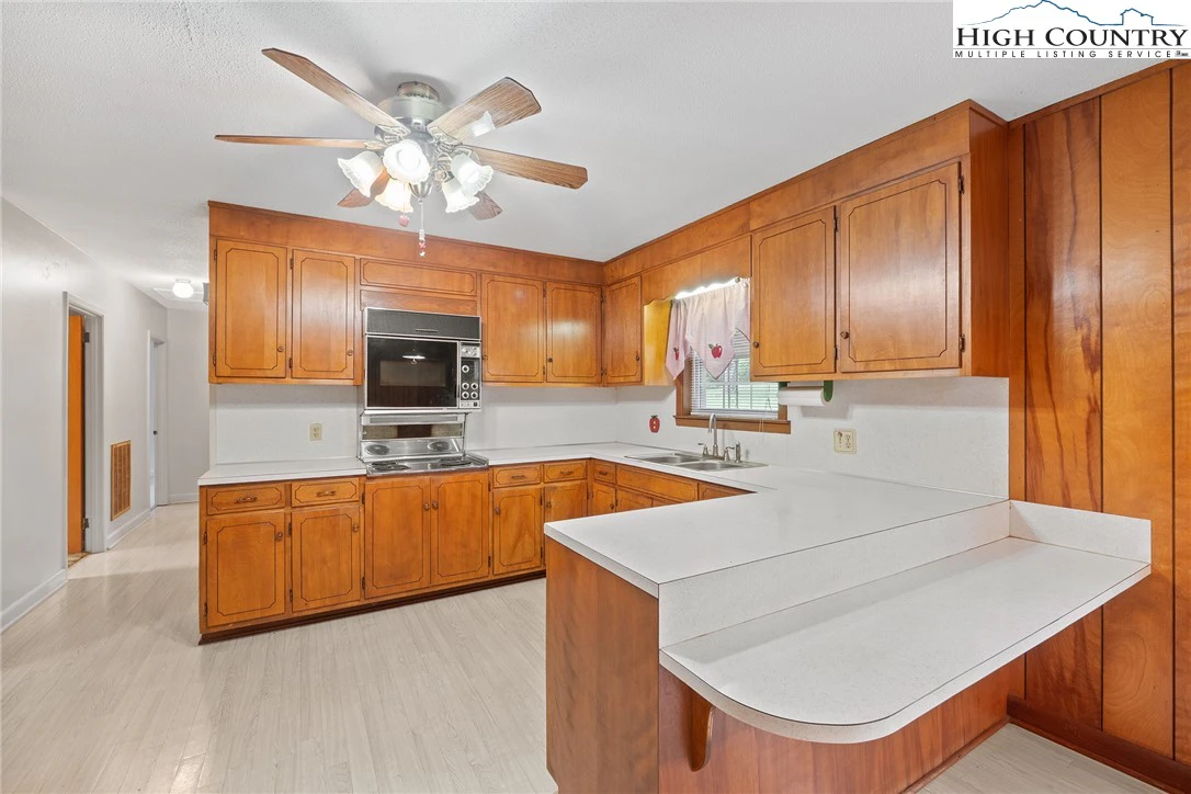 Image number 2 for the current listing