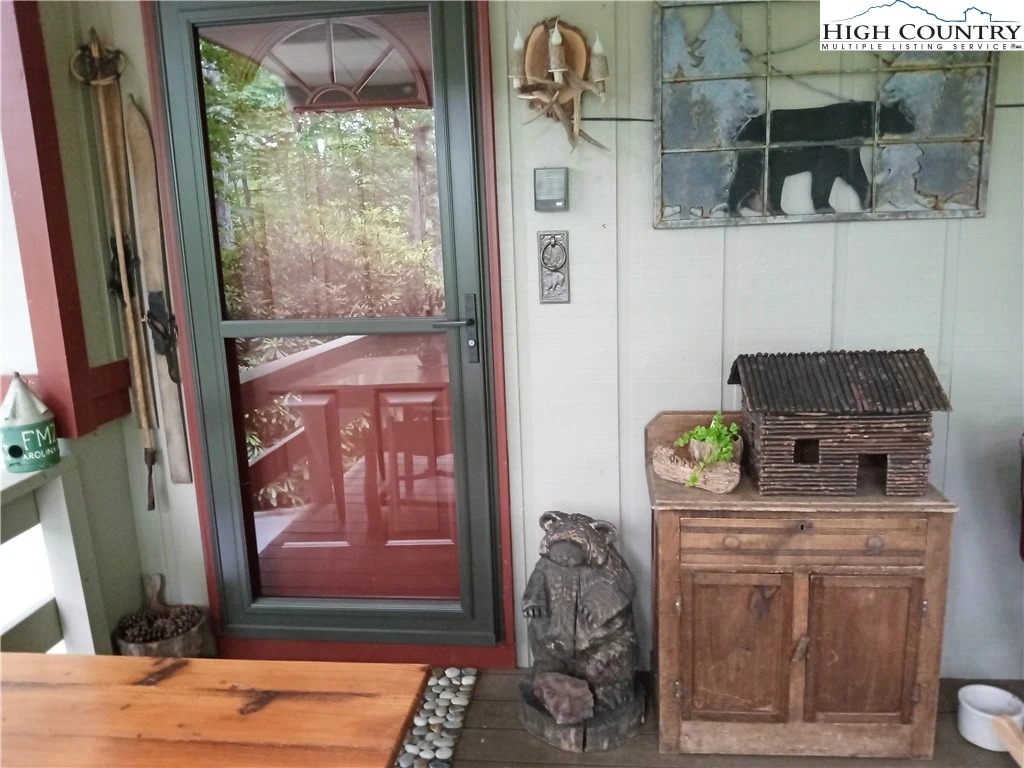 Image number 3 for the current listing