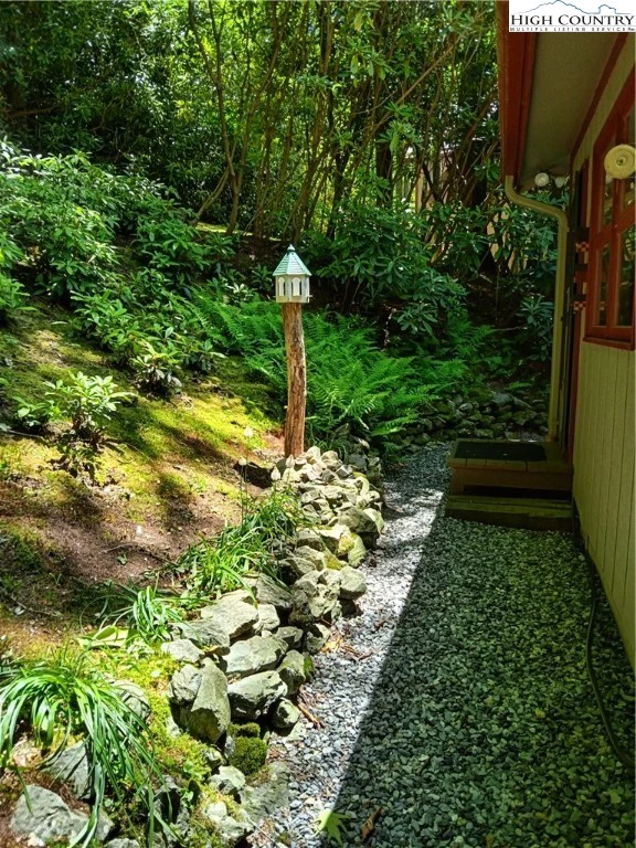 Image number 21 for the current listing