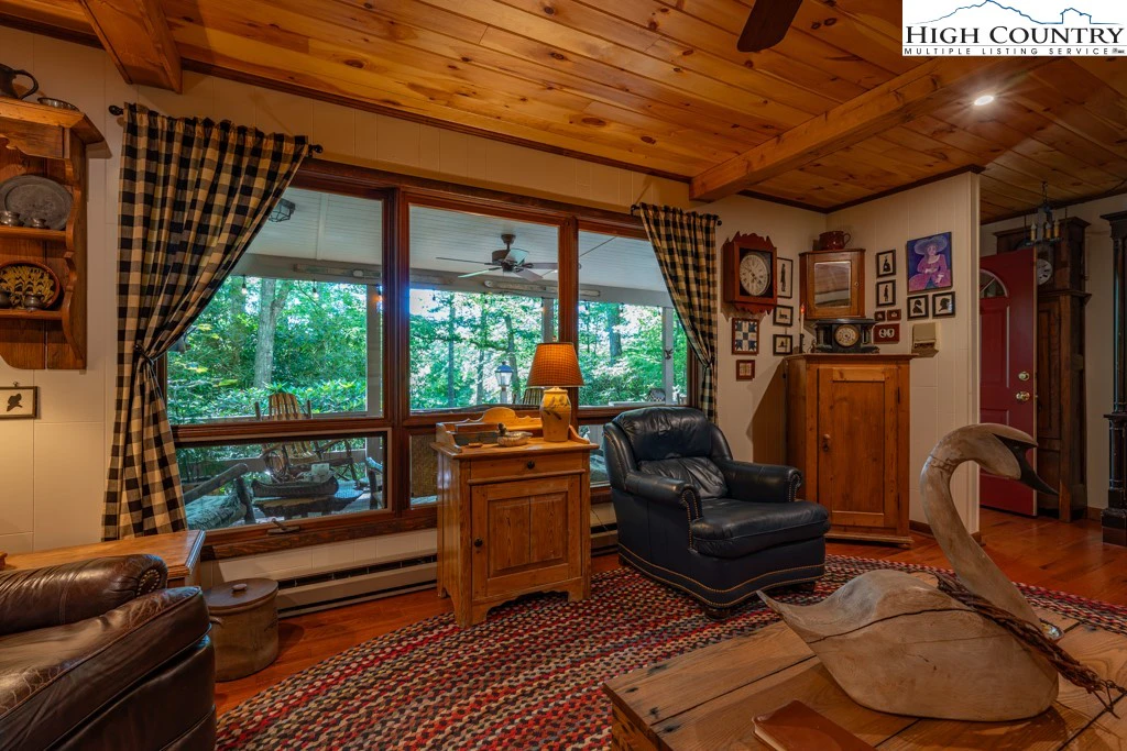 Image number 10 for the current listing