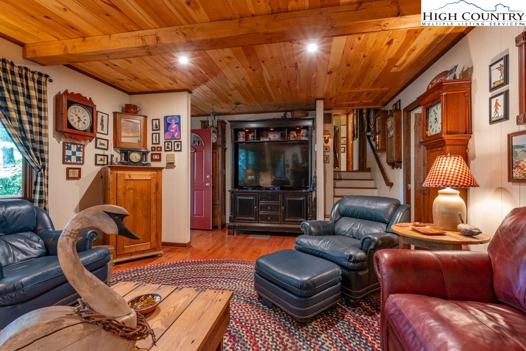 Image number 6 for the current listing