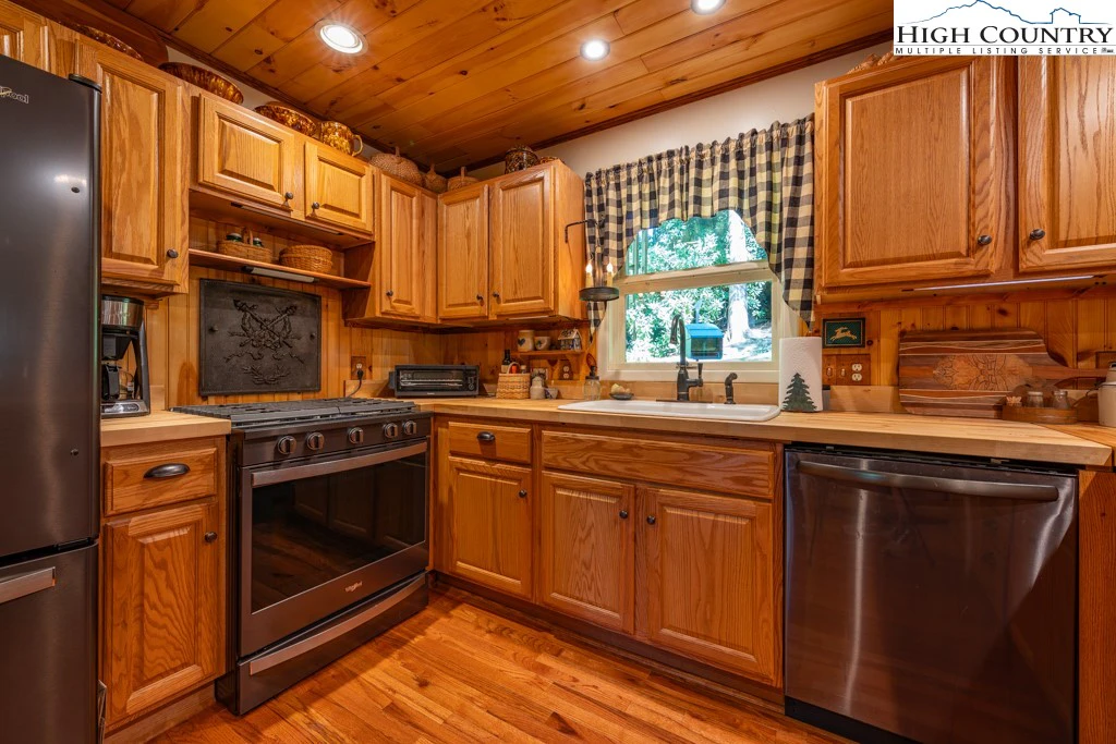 Image number 11 for the current listing