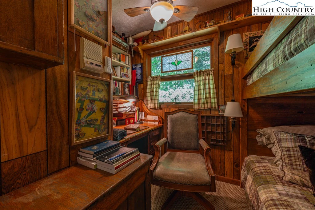 Image number 14 for the current listing