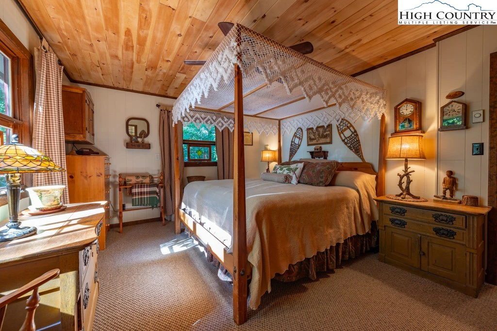 Image number 9 for the current listing