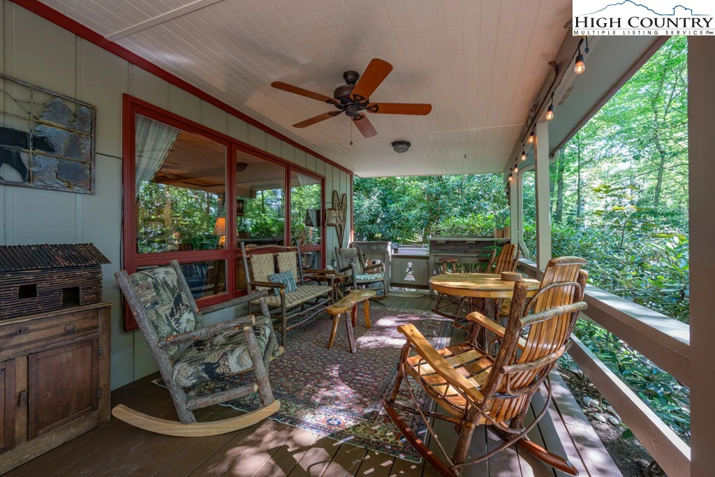 Image number 17 for the current listing