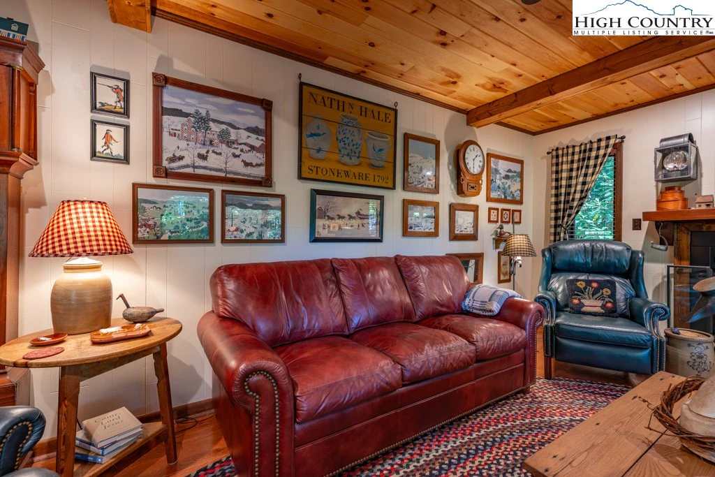 Image number 8 for the current listing
