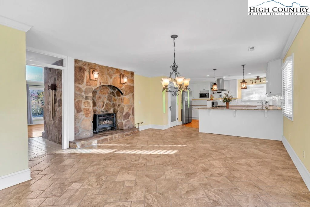 Image number 5 for the current listing
