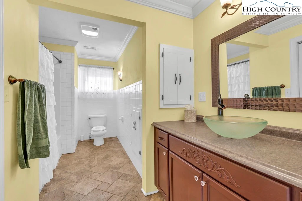 Image number 7 for the current listing