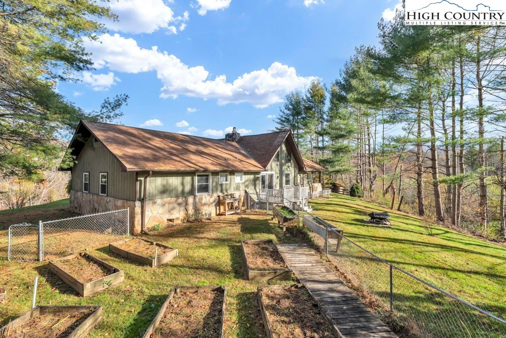 Image number 19 for the current listing