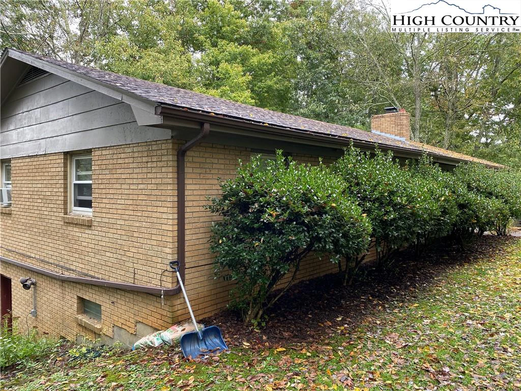 Image number 1 for the current listing