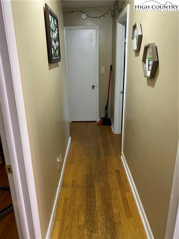 Image number 2 for the current listing