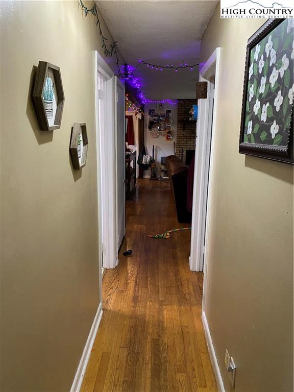 Image number 13 for the current listing