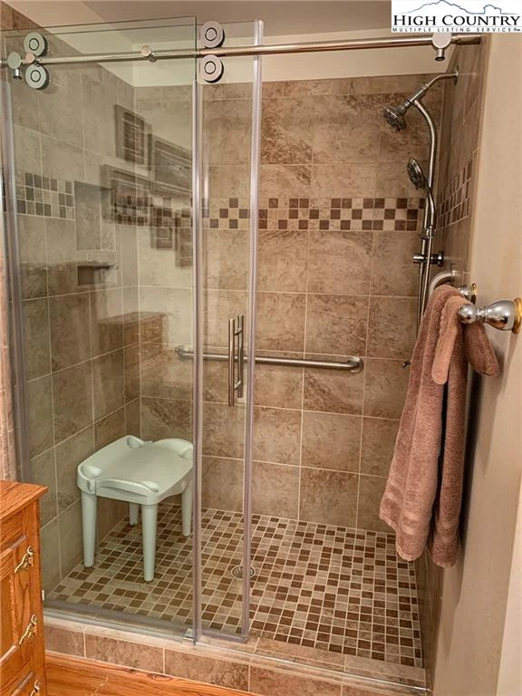 Image number 3 for the current listing