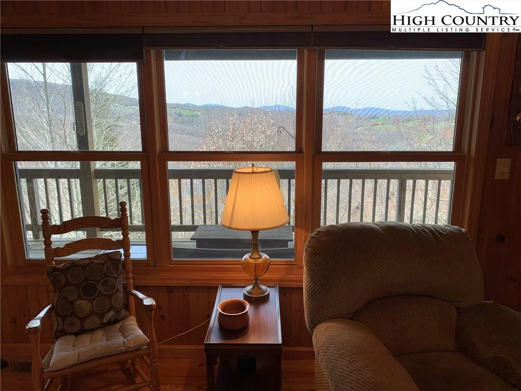 Image number 5 for the current listing