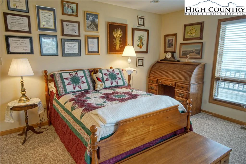 Image number 6 for the current listing