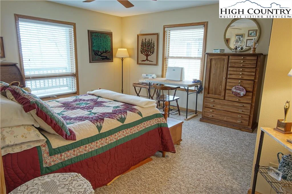 Image number 7 for the current listing