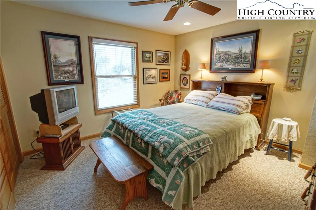 Image number 8 for the current listing